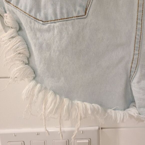 Signature 8 High-Rise Distressed White Denim Shorts Size Large - Picture 9 of 12